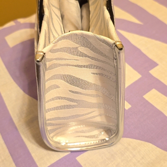 Michael Kors Small Bag White and Silver - Picture 4 of 6